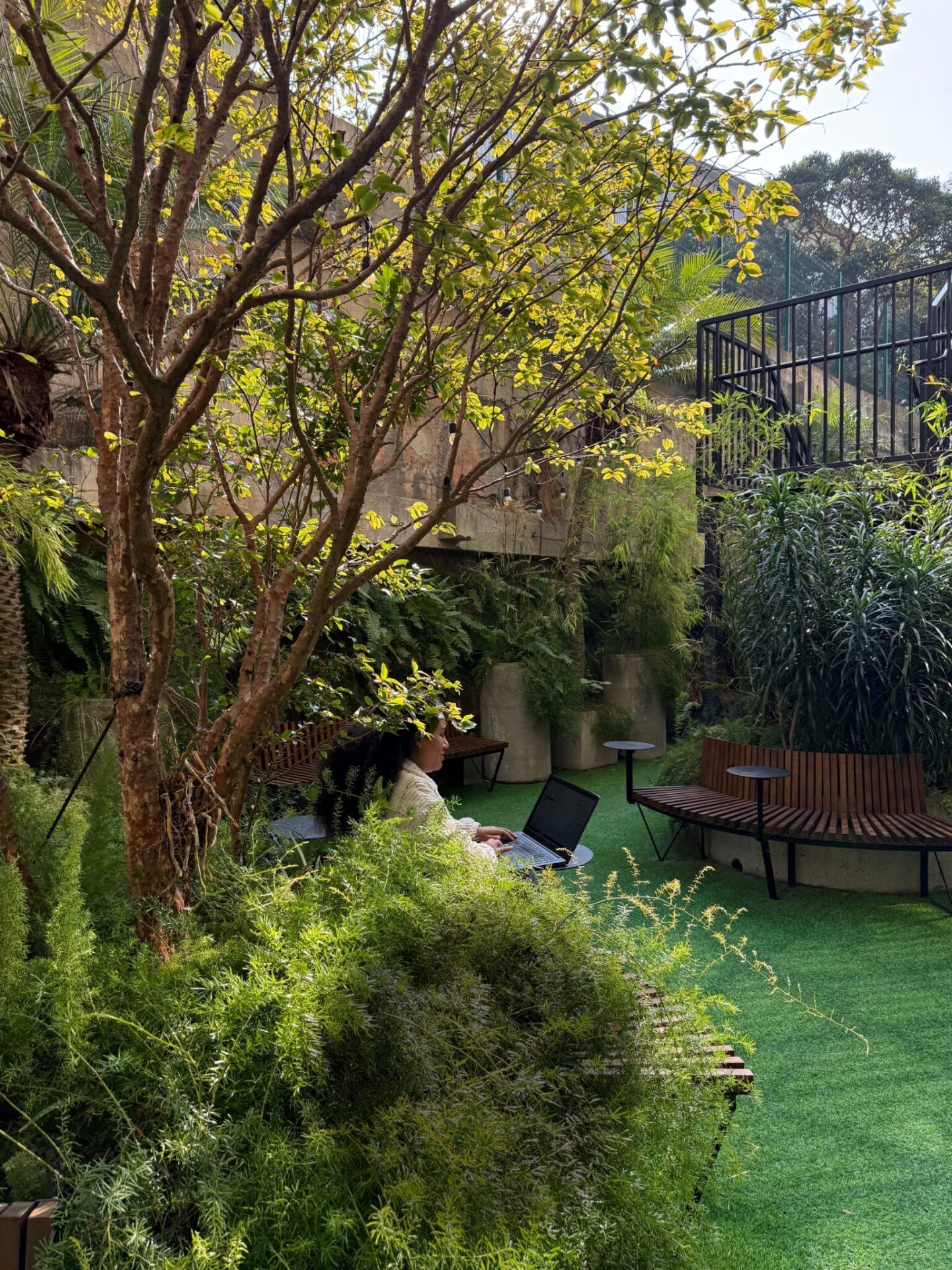Como um coworking com espaços verdes transforma sua rotina, image size:1440x1920